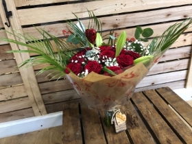 A dozen RED Naomi Roses & Lillies